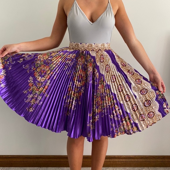 Paisley Skirt! 💕 - Picture 1 of 3